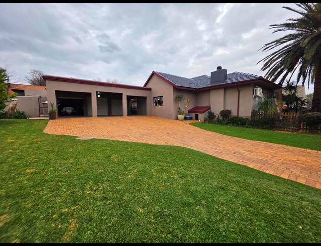3 BEDROOM HOUSE FOR SALE IN NEW REDRUTH